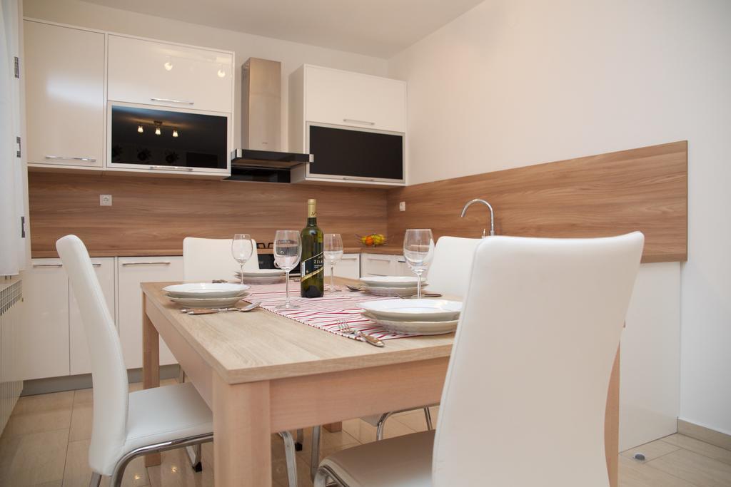 Banic Apartments With Pool Biograd Na Moru Ruang foto