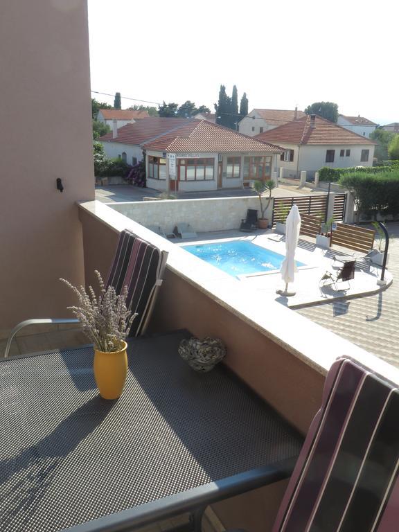 Banic Apartments With Pool Biograd Na Moru Ruang foto