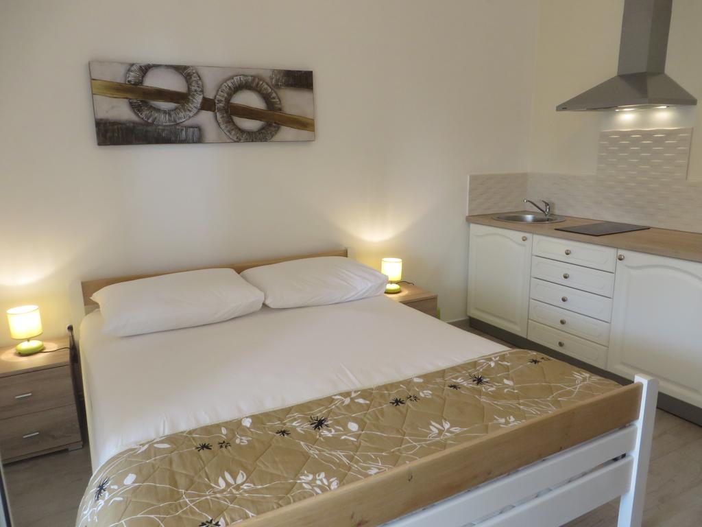 Banic Apartments With Pool Biograd Na Moru Ruang foto